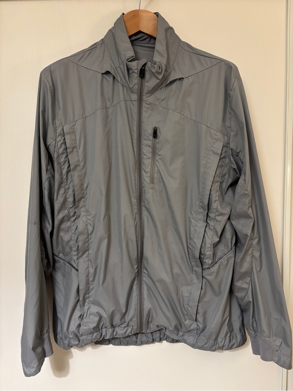 lululemon Mens Hiking Jacket Size XL Running Windbreaker Outdoors Athletic Fit